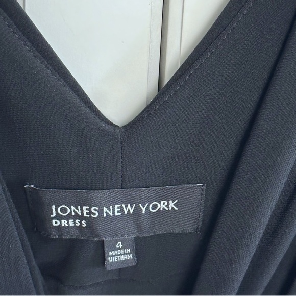 Jones New York Little Black Dress V-Neck Size 4 - Picture 8 of 9